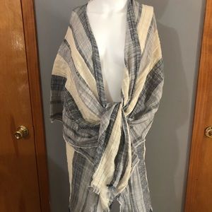 Women’s ruana/wrap